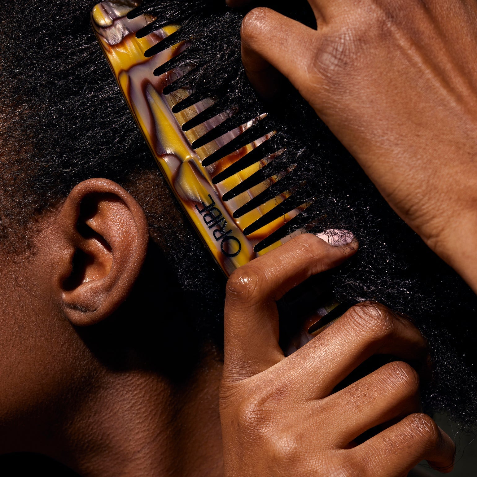 Italian Resin Wide Tooth Comb - Image 2